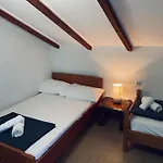 Ofrynio Kavalas Martin House * Karianí